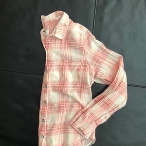 Treasure & Bond Lt weight long sleeve button down